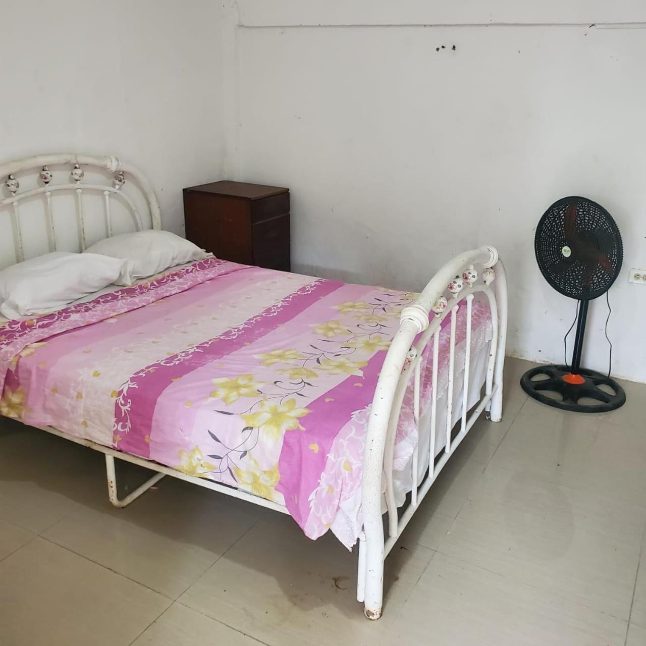Hostal Y Cerca A Marbella