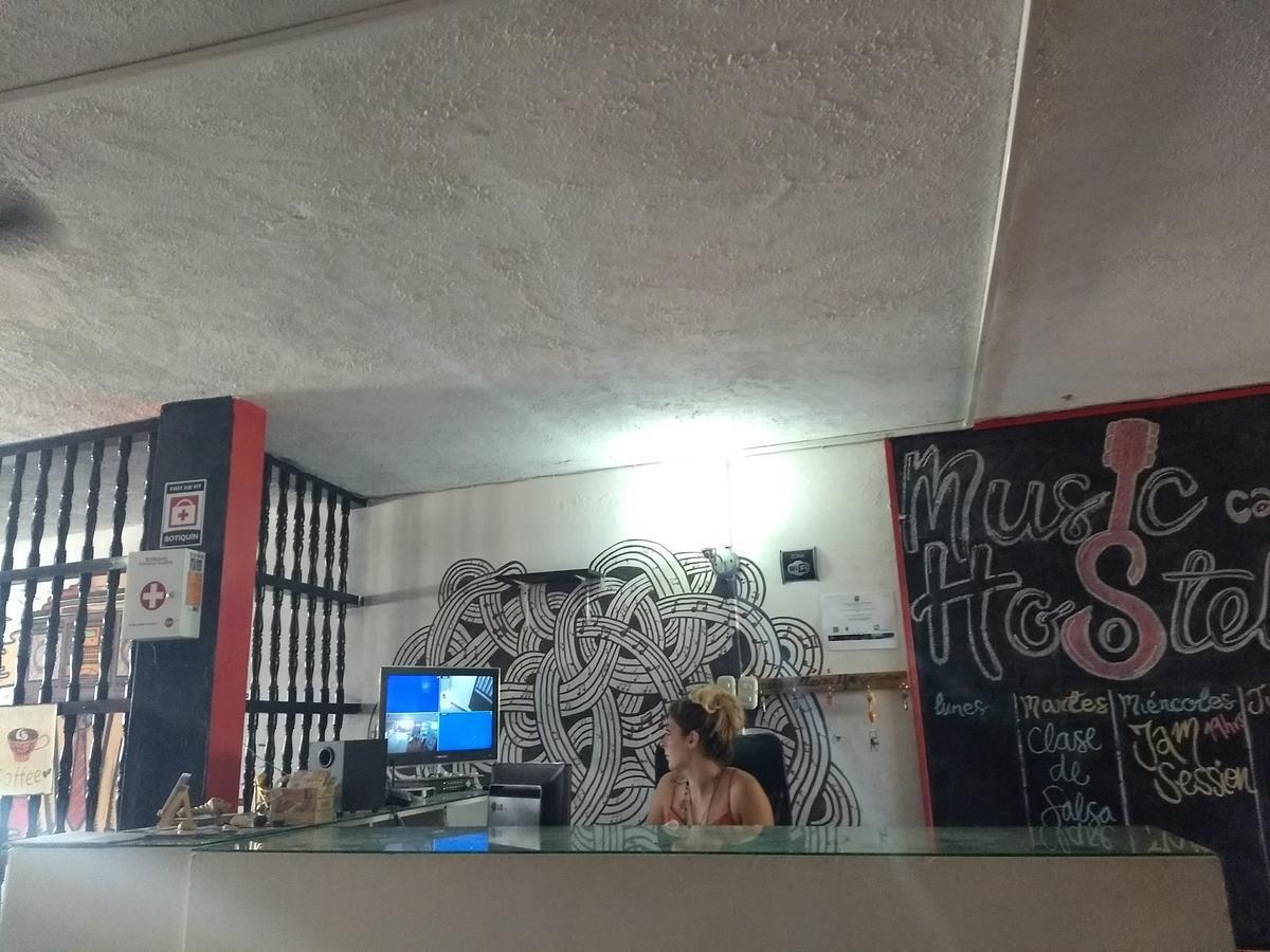 Music (adults Only) Hostal *