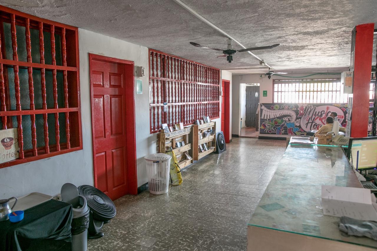 Music (adults Only) Hostal