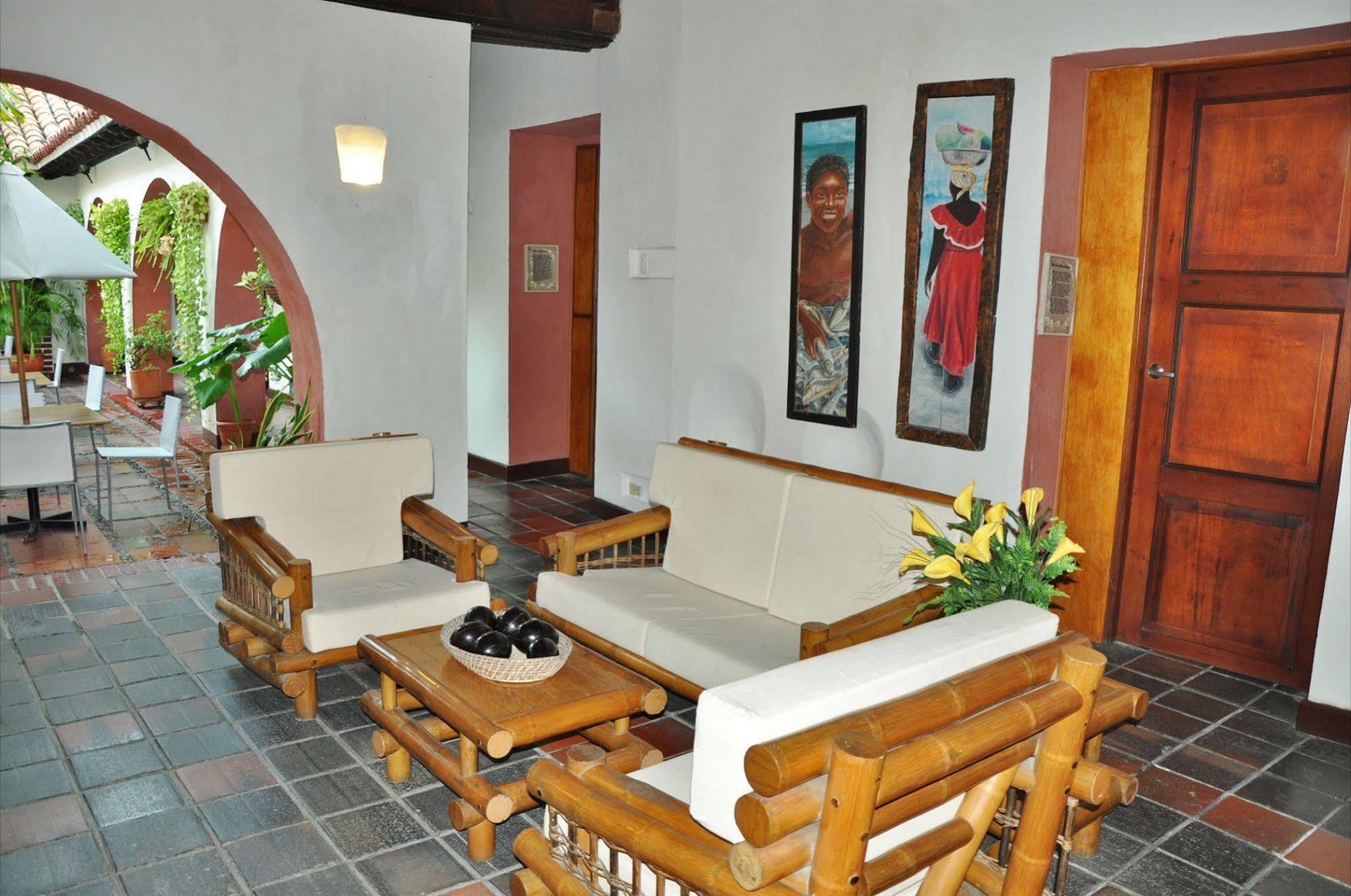 Puertas De Hotel