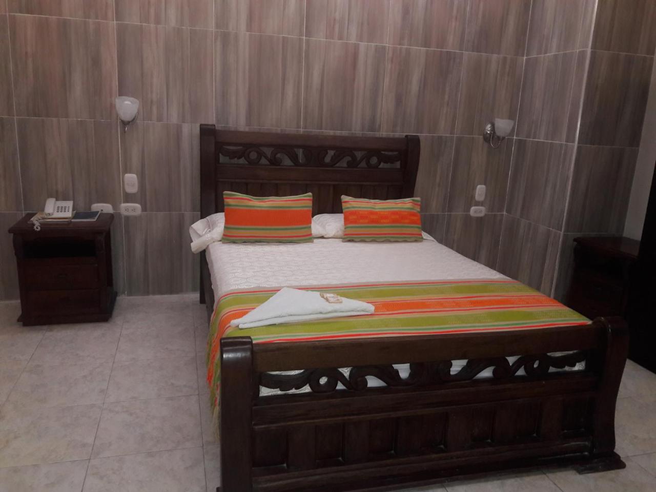 Mariand Plaza Cartagena