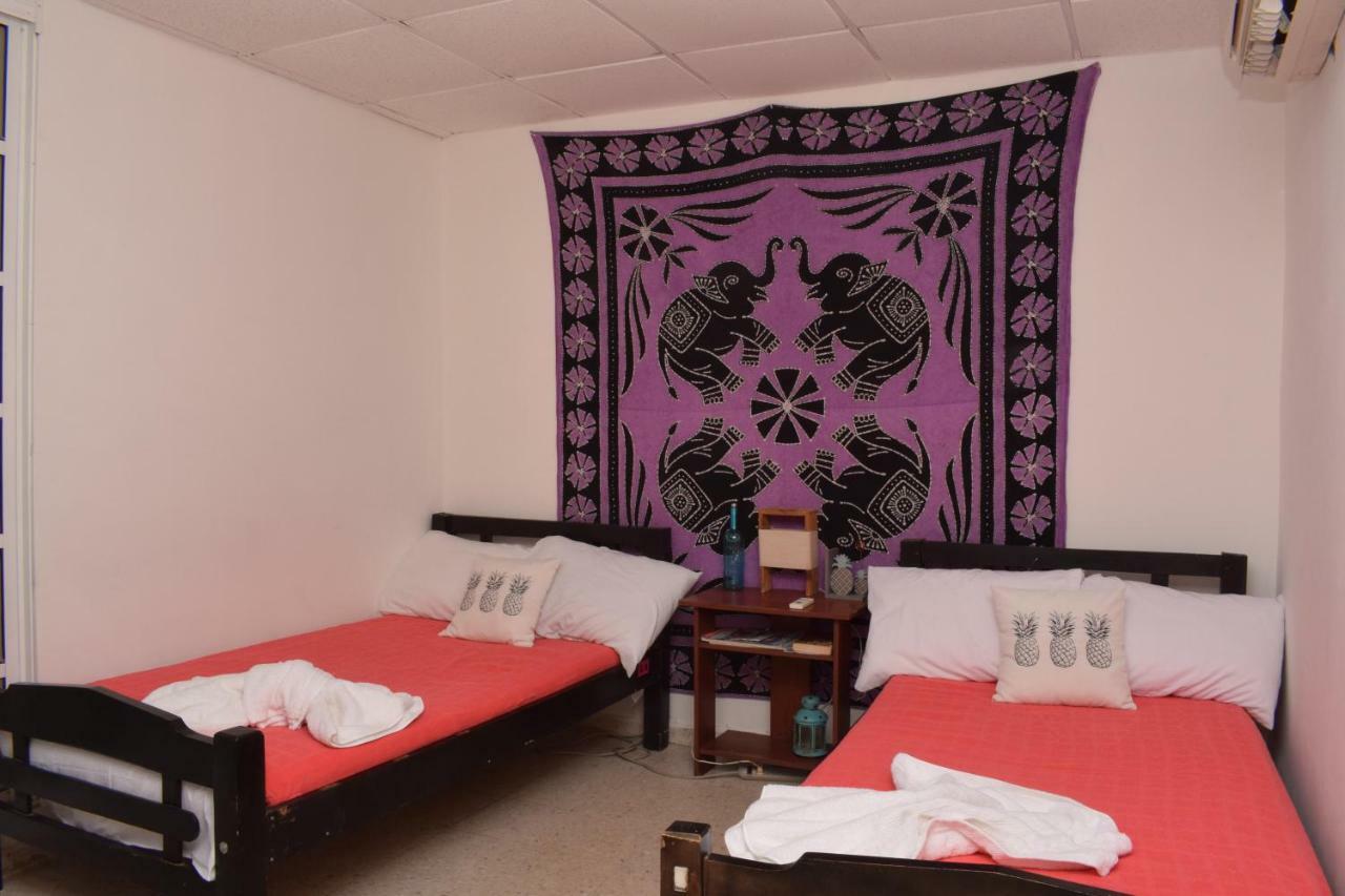Mystic House Hostal *