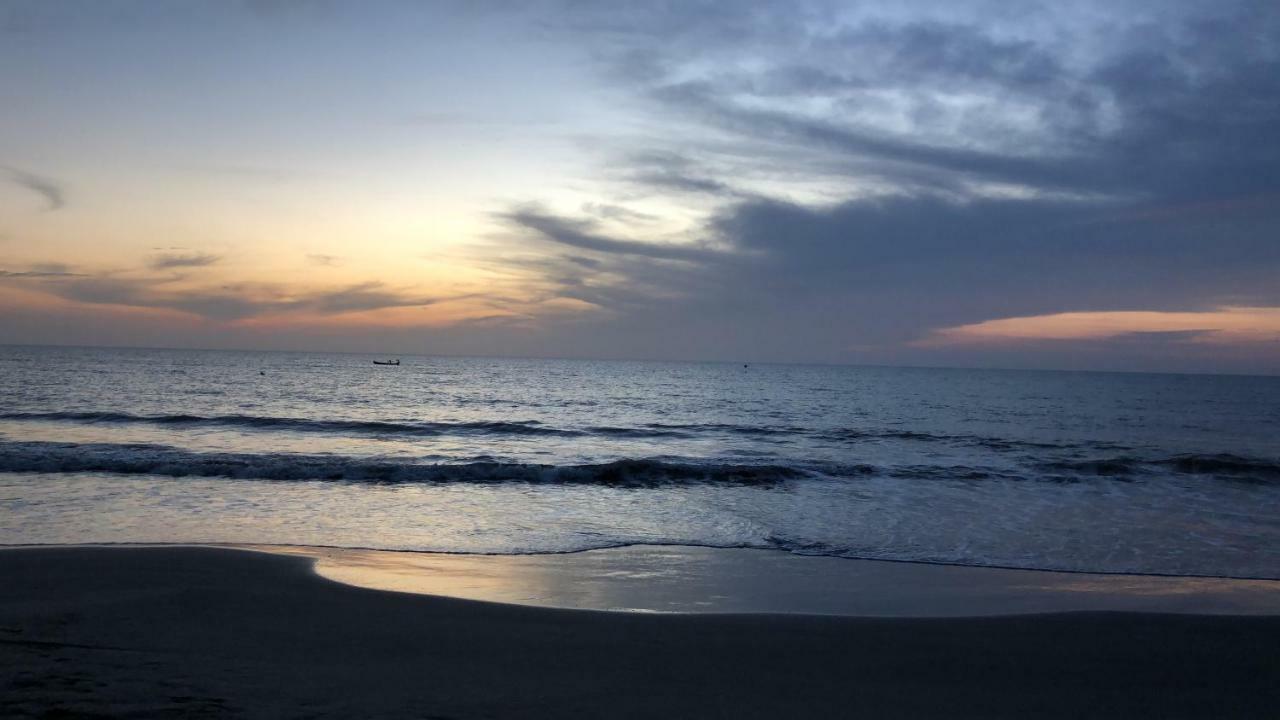 Beach Bungalows Hotel 3*