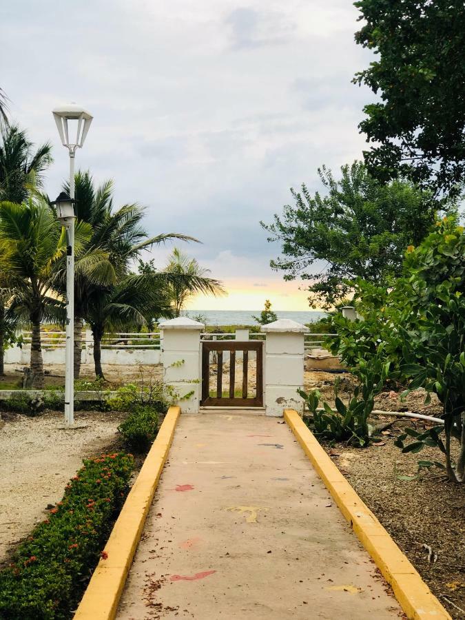 Beach Bungalows 3*