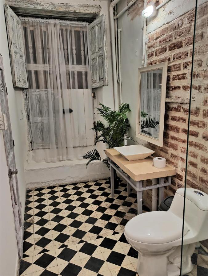 Be Lounge Hostal