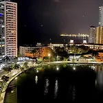 Amazing 3Br Penthouse, Full Kitchen, Pool, Bar, Dedicated Workspace