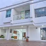 Cozy 1Br Apt Walking Distance To Airport/Beach