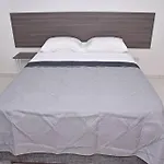 Cozy 1Br Apt Walking Distance To Airport/Beach