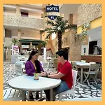 Hotel Toledo FL