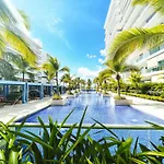 Morros Ultra 5 Star Condo - King Bed Beach Front - Fast Wifi 500Mbps