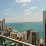 Lovely Flat Near The Beach With Private Pool