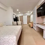 Apartasuit Cartagena Beach, Barrio Crespo Cerca Del Aeropuerto