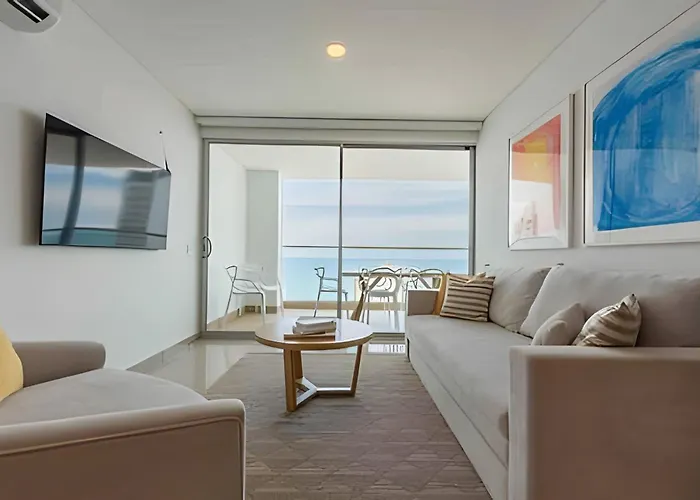 Modern 2Br Next To The Walled City+Oceanside View