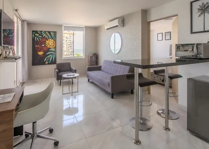 Stylish & Renovated Condo In El Laguito, Cartagena