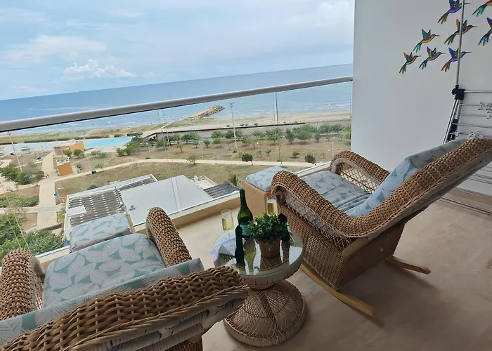 Luxurious Vip Waterfront Suite With Pool