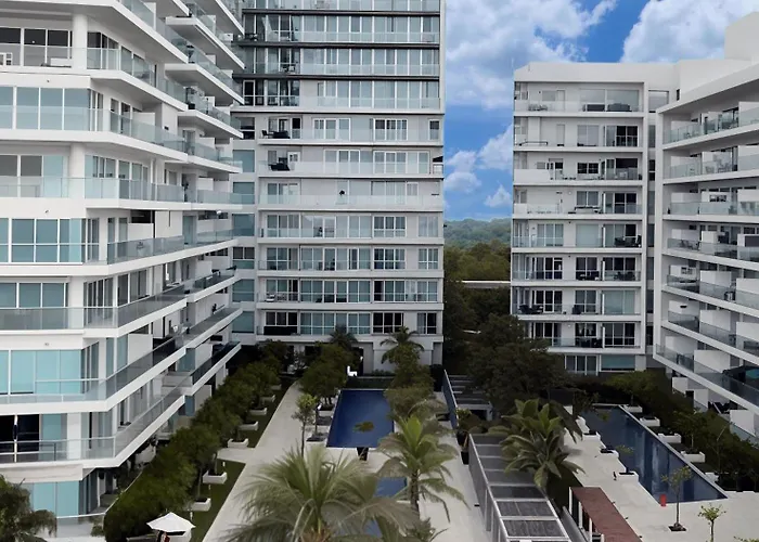 Morros Ultra 5 Star Condo - King Bed Beach Front - Fast Wifi 500Mbps