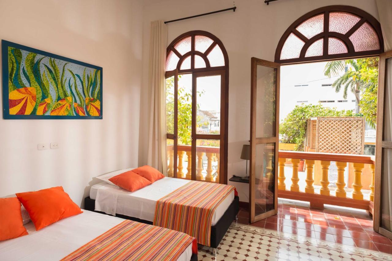 Colonial With Swimming Pool Ana Maria Apartamento