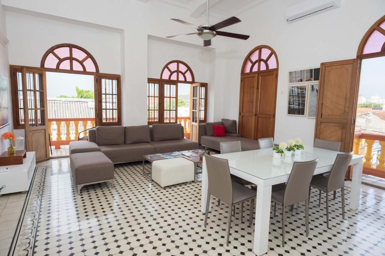 Colonial With Swimming Pool Ana Maria Apartamento