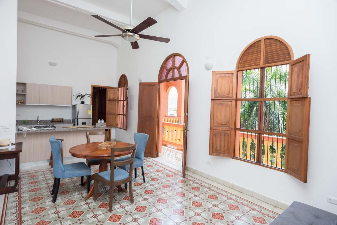 Colonial With Swimming Pool Ana Maria Apartamento