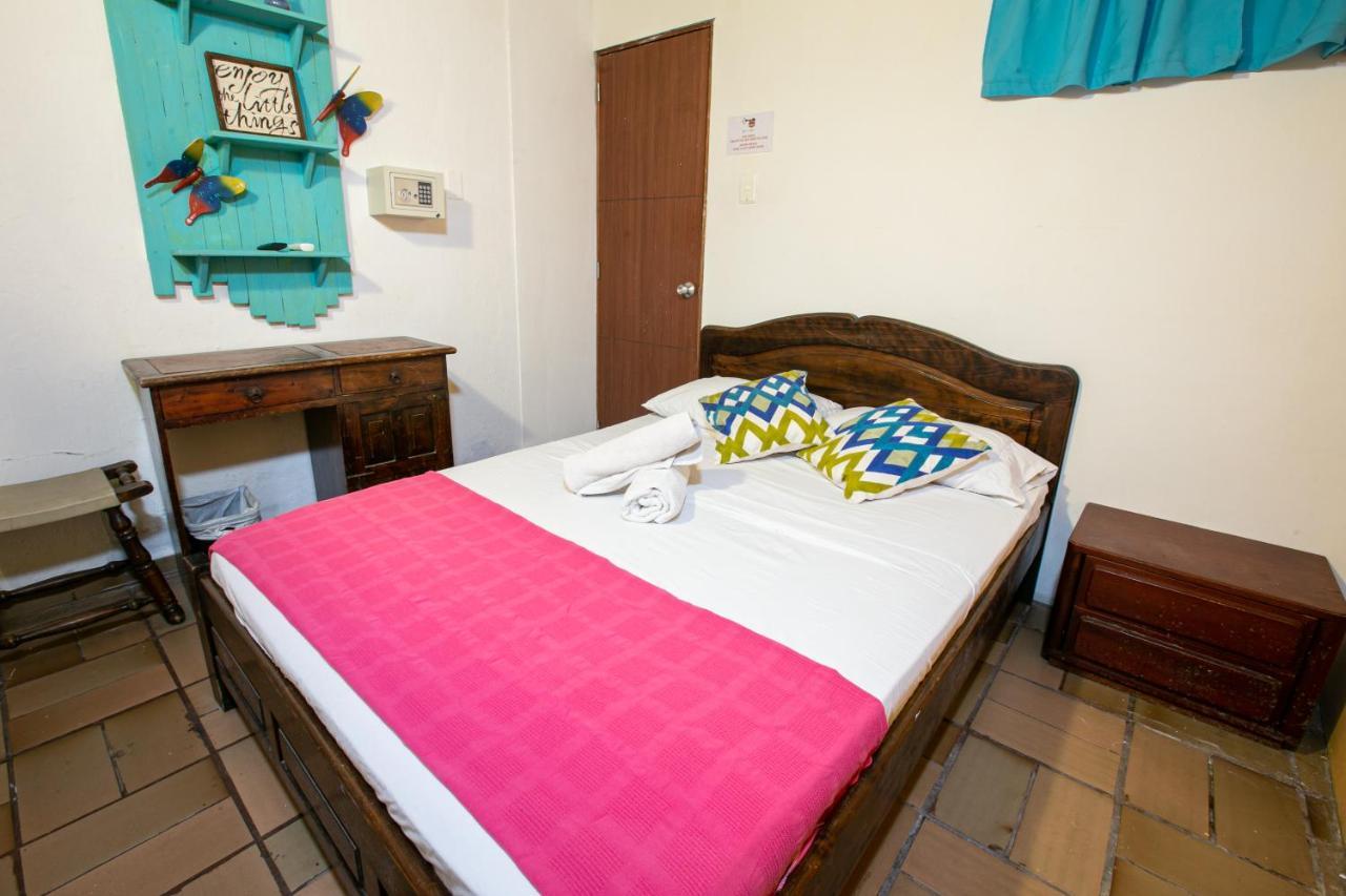 Hostal Mi Llave Hostels