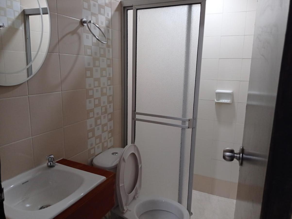 Hostal La 10b