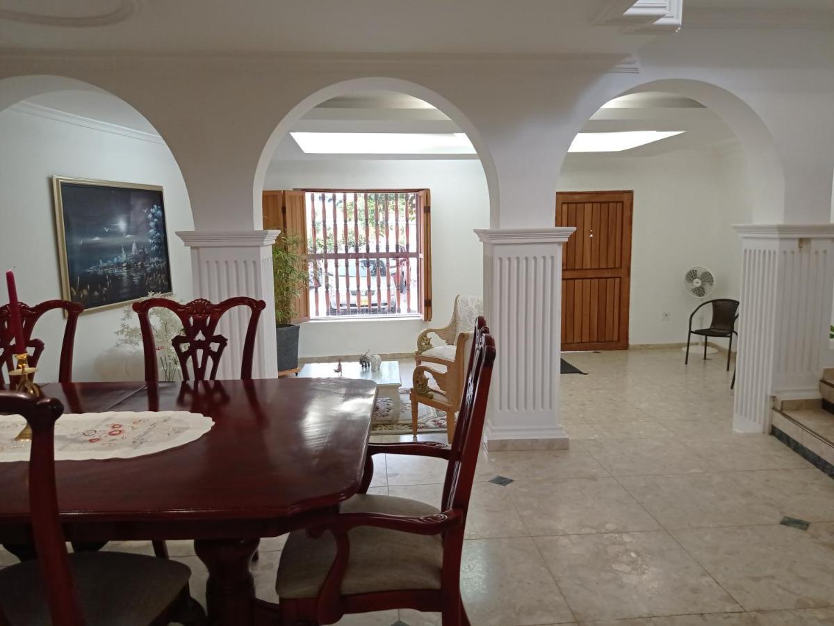 La 10b Hostal *