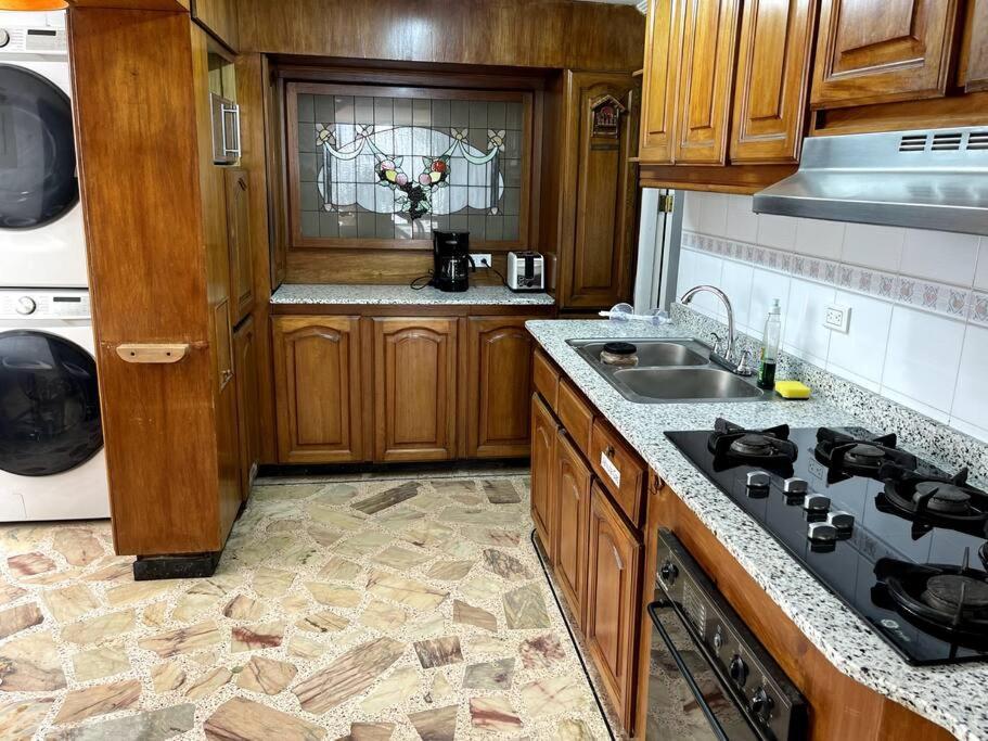 Apartamento Amazing 3br Penthouse, Full Kitchen, Pool, Bar, Dedicated Workspace *