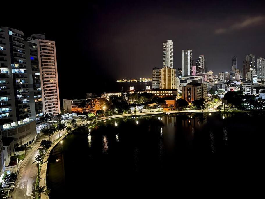 Apartamento Amazing 3br Penthouse, Full Kitchen, Pool, Bar, Dedicated Workspace *