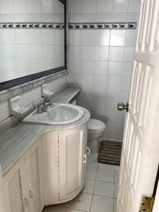 Amazing 3br Penthouse, Full Kitchen, Pool, Bar, Dedicated Workspace Cartagena
