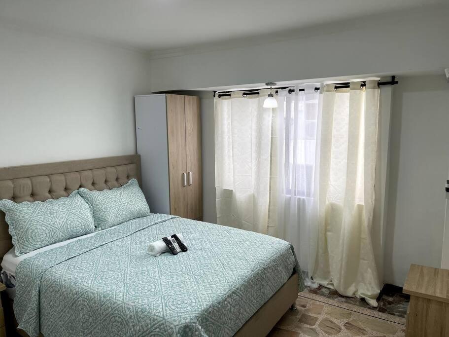Amazing 3br Penthouse, Full Kitchen, Pool, Bar, Dedicated Workspace *