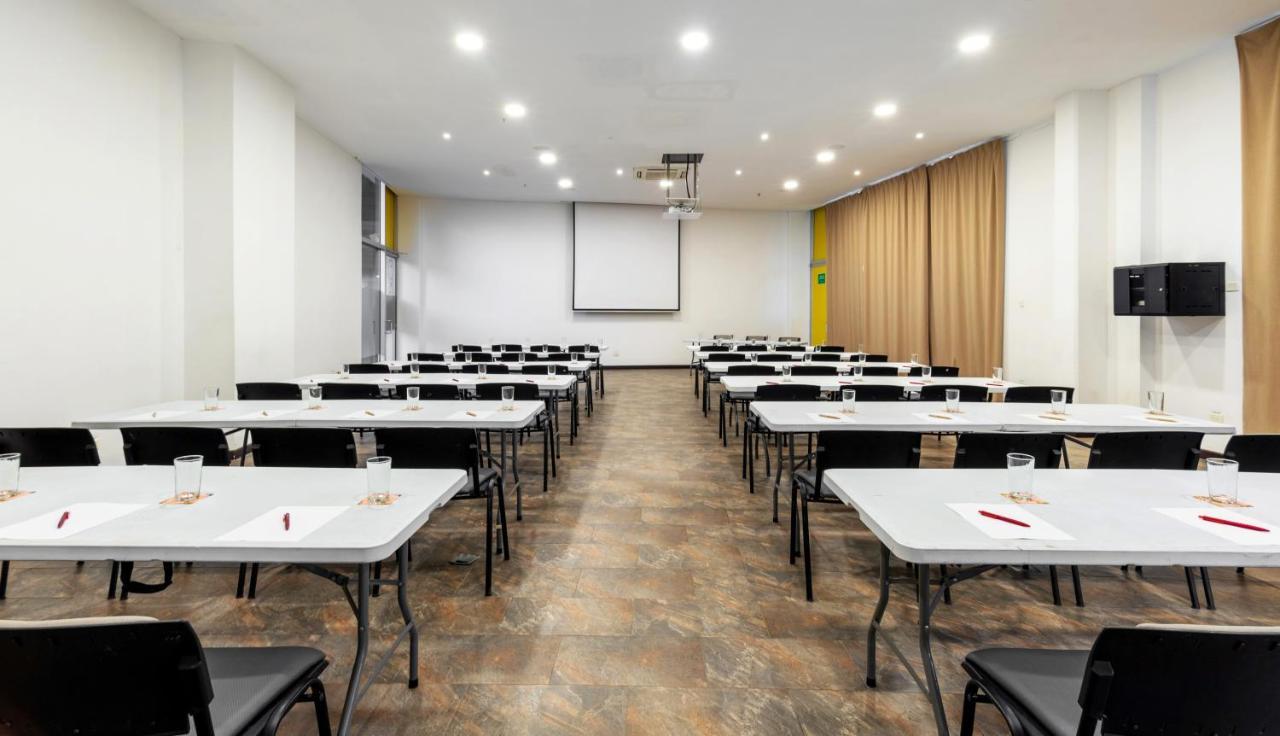 Pop Art Clc Mamonal Hotel Cartagena