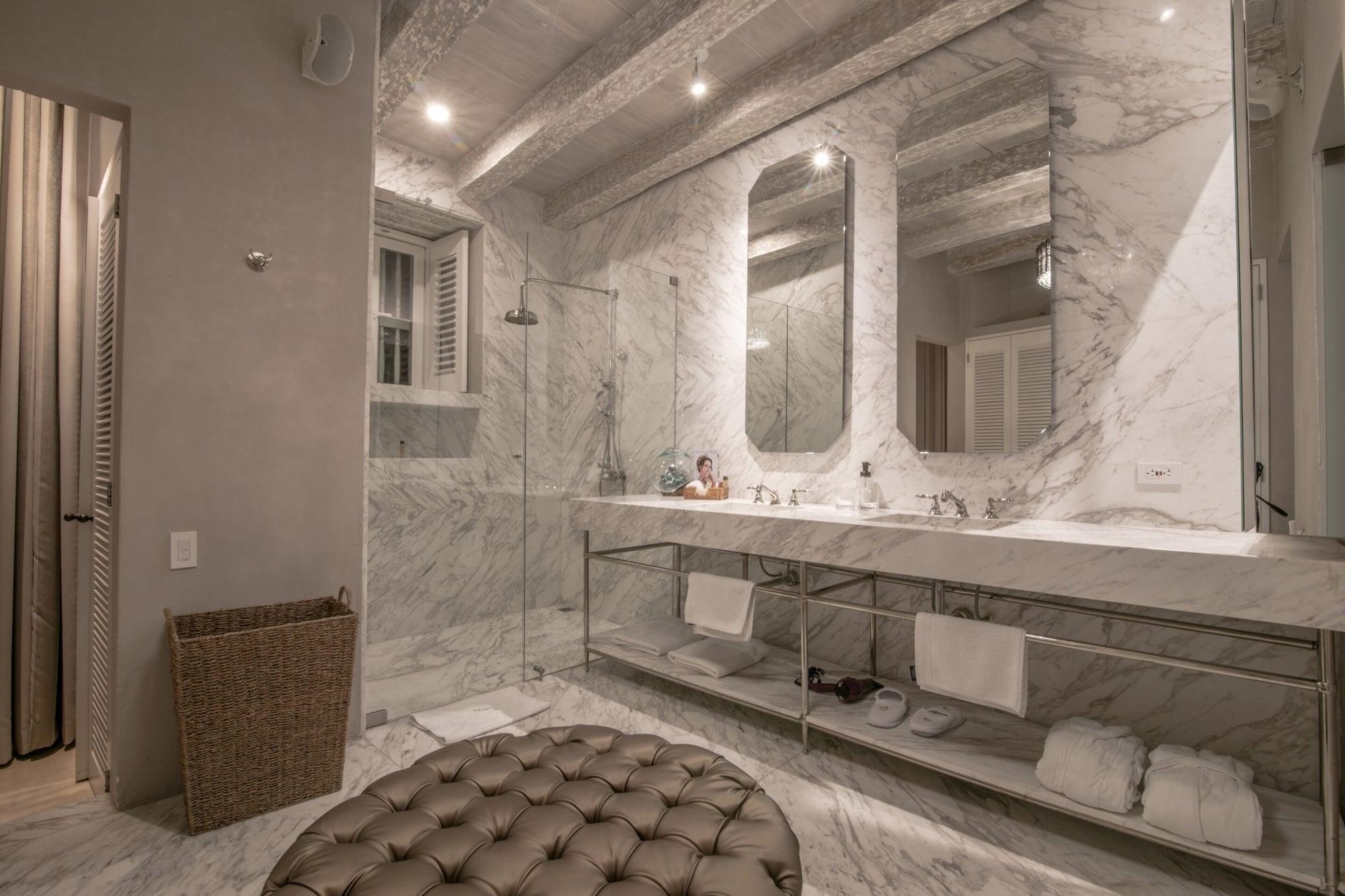 Noi 1860 - Adults Only 3*