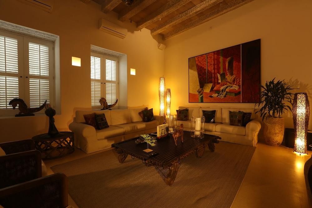 Noi 1860 - Adults Only 3*