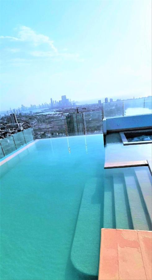 Apartment P23 Brand New High Floor, Few Blocks To Walled City Steps To Beach