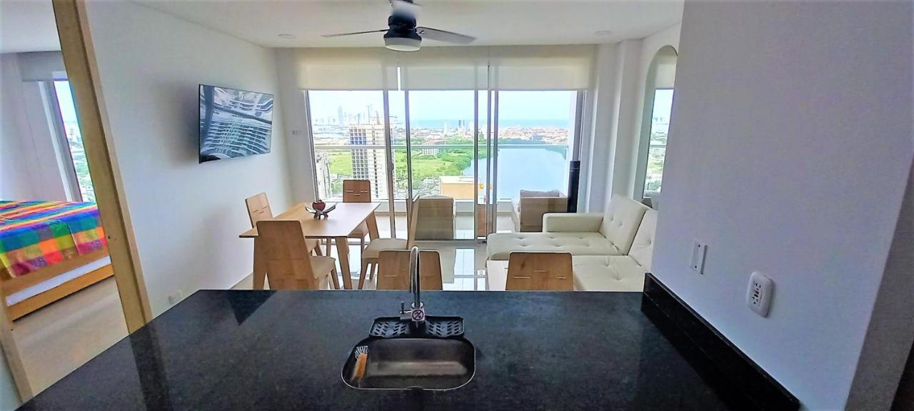 Apartment P23 Brand New High Floor, Few Blocks To Walled City Steps To Beach