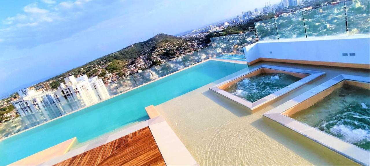 Apartment P23 Brand New High Floor, Few Blocks To Walled City Steps To Beach