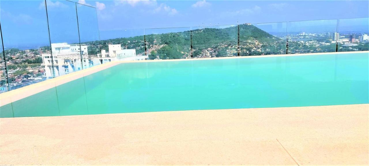 Apartment P23 Brand New High Floor, Few Blocks To Walled City Steps To Beach