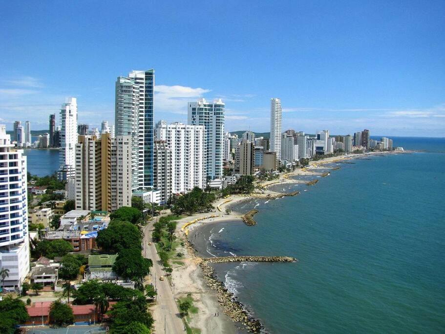 Casa Cerca A El Mar Con Parqueadero * Cartagena