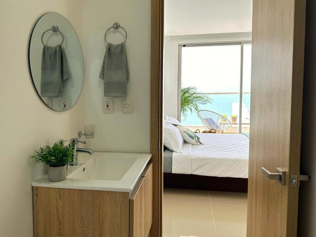 Espectacular Apartamento Piso Alto Con Excelente Vista Al Mar Y A La Ciudad Amurallada *