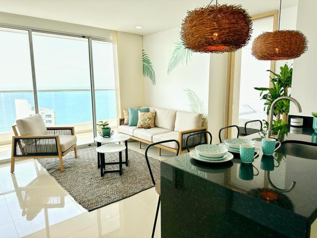 Espectacular Apartamento Piso Alto Con Excelente Vista Al Mar Y A La Ciudad Amurallada *