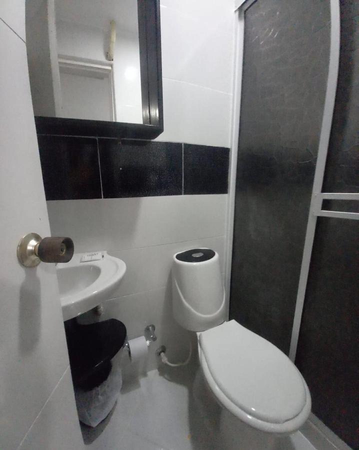 Hotel Bm-17 Cerca Al Mar Con Aire Acondicionada Y Wifi