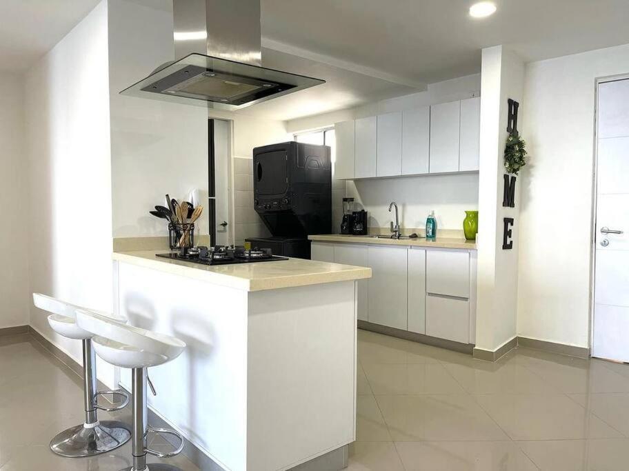 Apartment Beachfront Bliss, Your Ocean Escape Cartagena