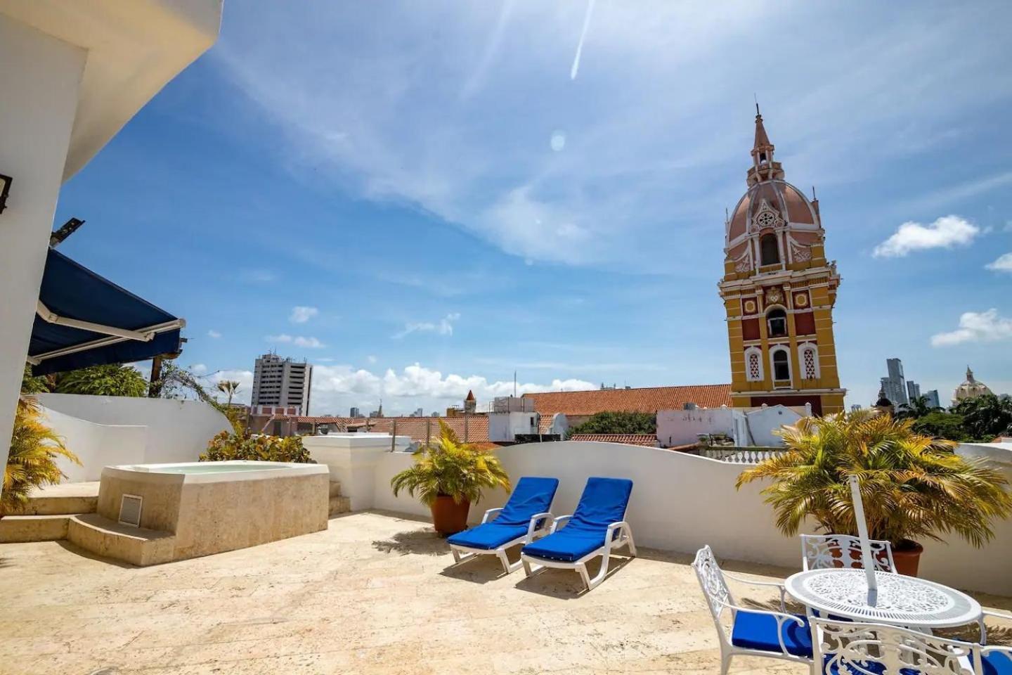 Edificio Ubicado En El Centro De La Ciudad Dentro De La Ciudad Amurallada Edificio Ayos Cartagena