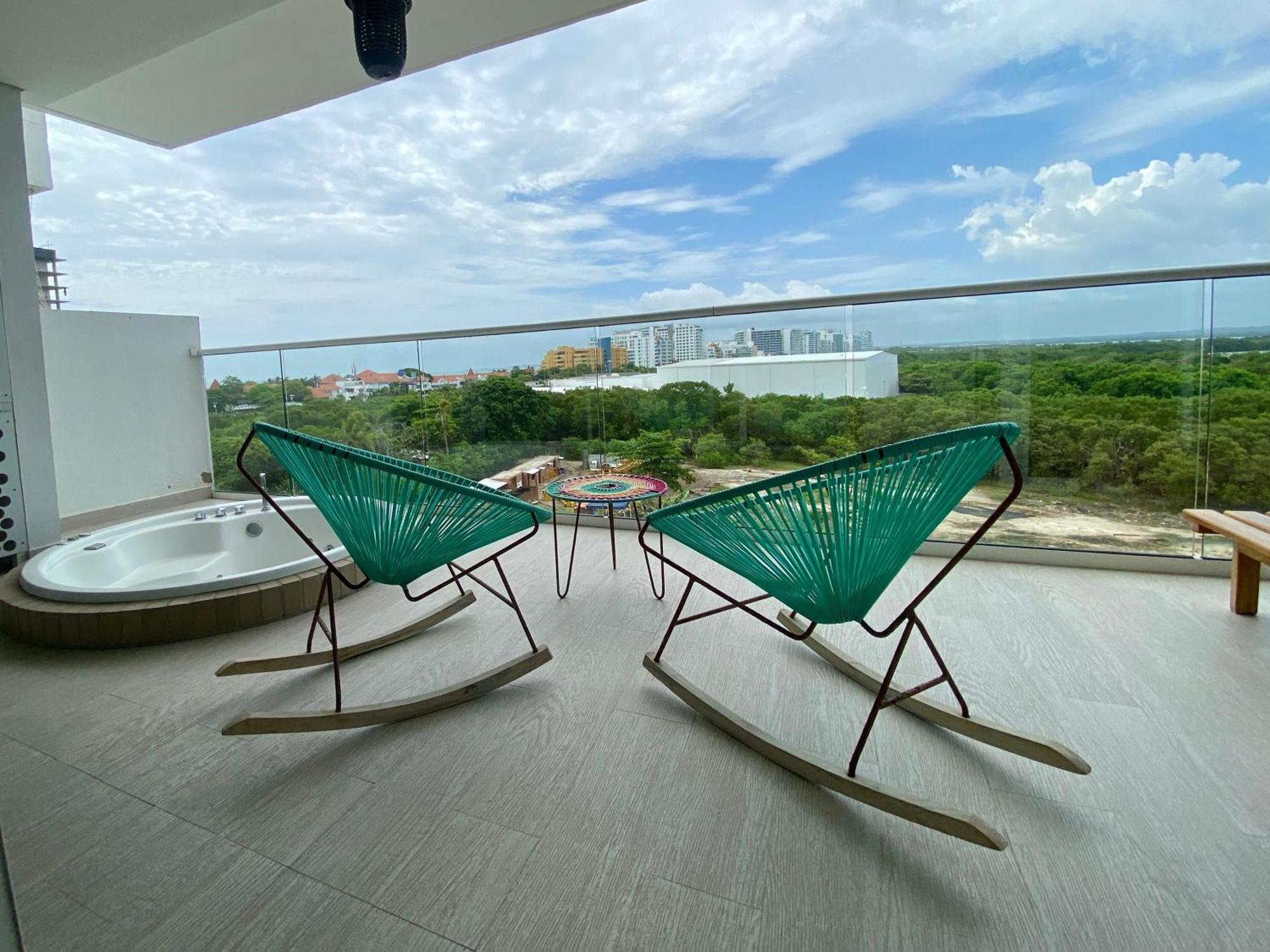 Martinique By Q * Cartagena