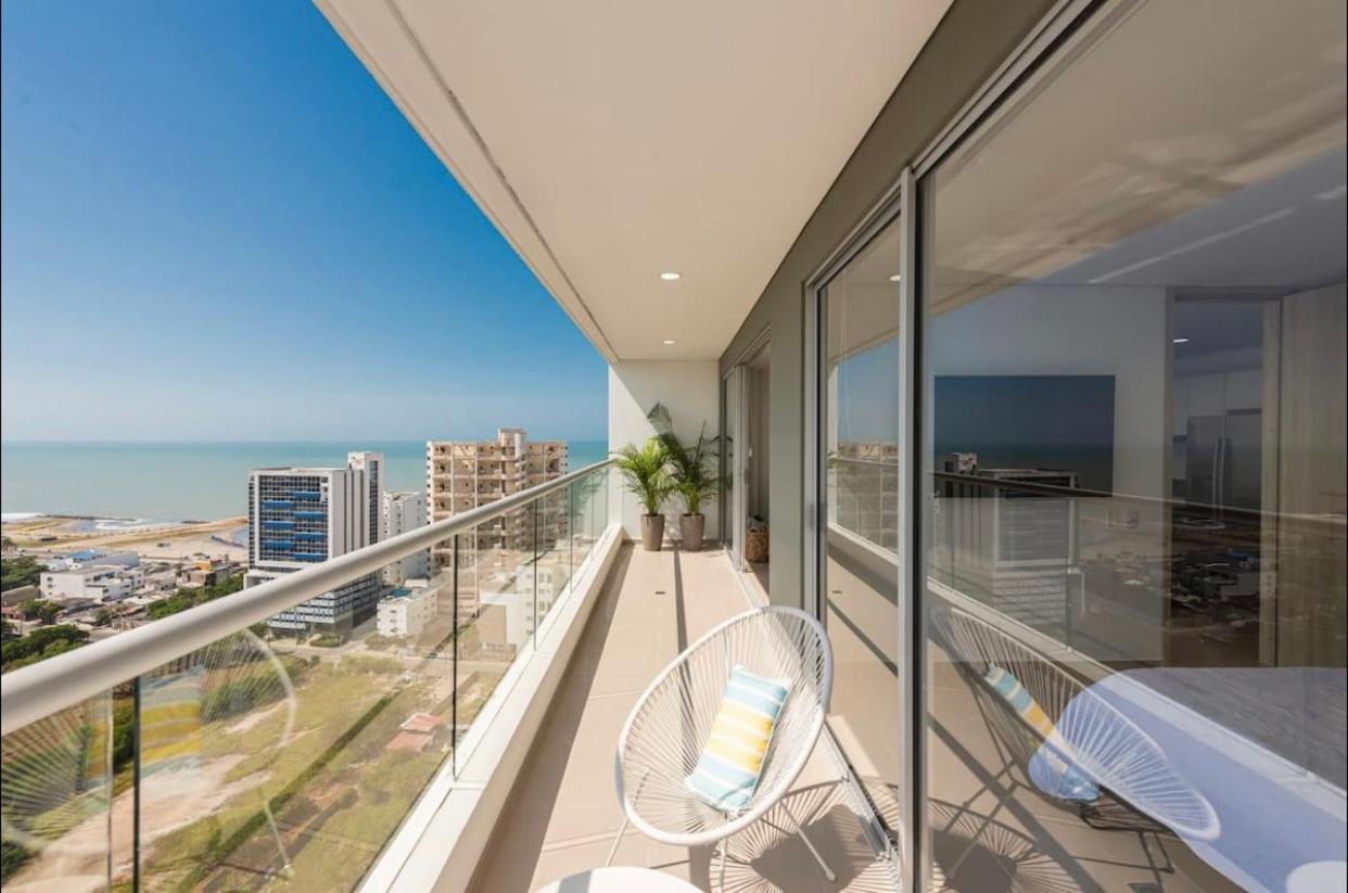 Apartamento Espectacular Apartamento Piso Alto Con Excelente Vista Al Mar Y A La Ciudad Amurallada *