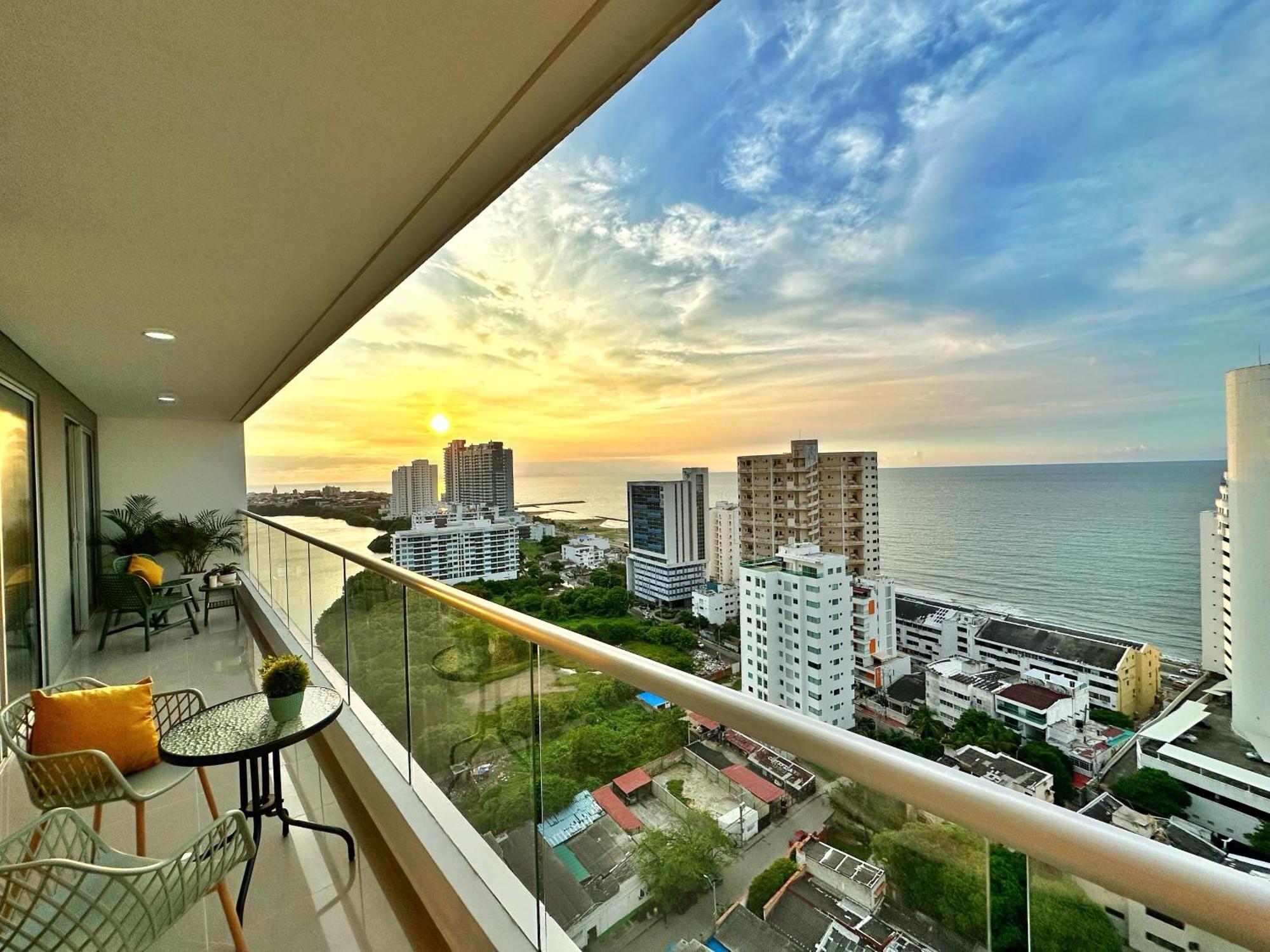 Espectacular Apartamento Piso Alto Con Excelente Vista Al Mar Y A La Ciudad Amurallada Apartamento *