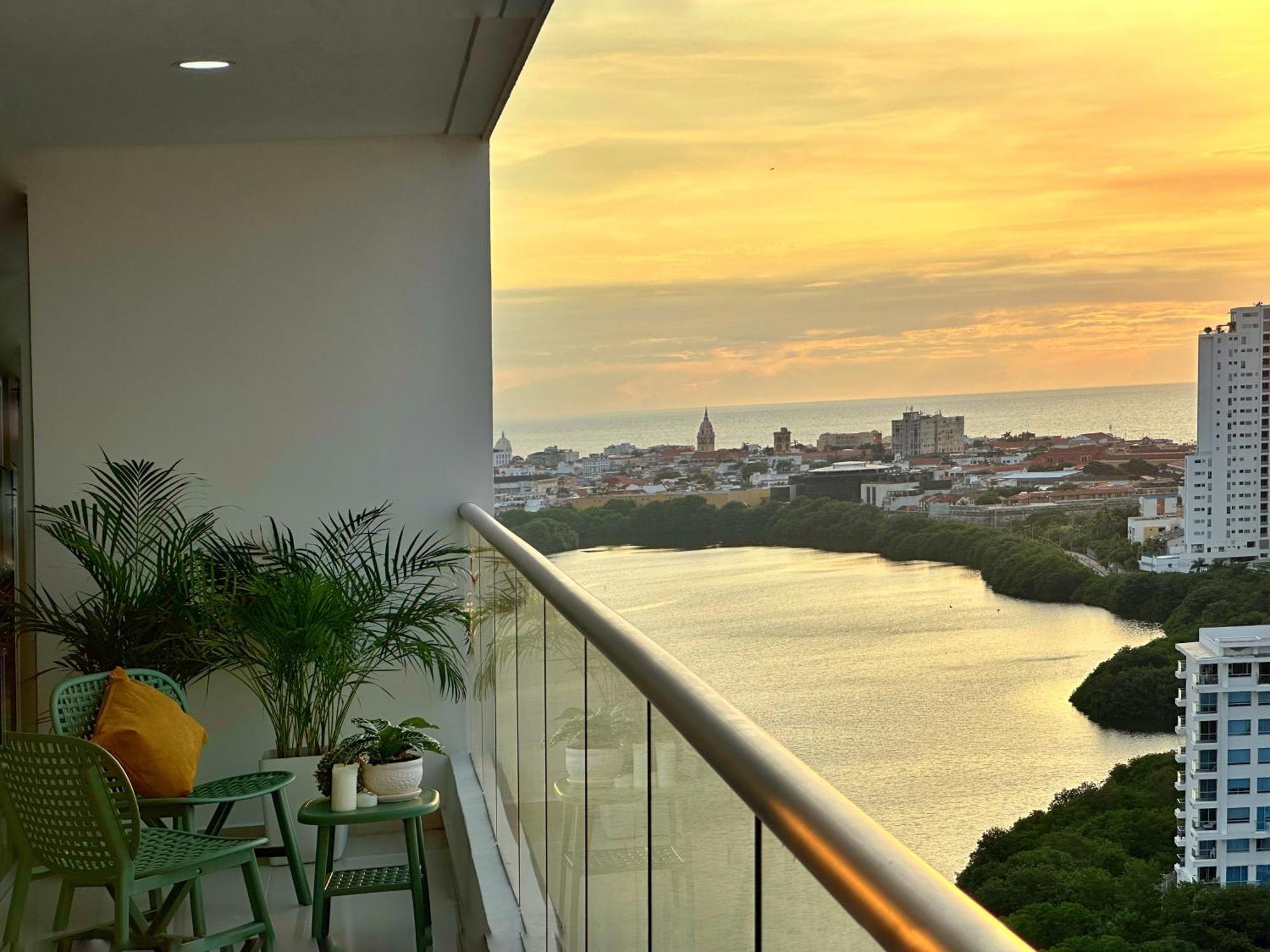 Espectacular Apartamento Piso Alto Con Excelente Vista Al Mar Y A La Ciudad Amurallada Apartamento