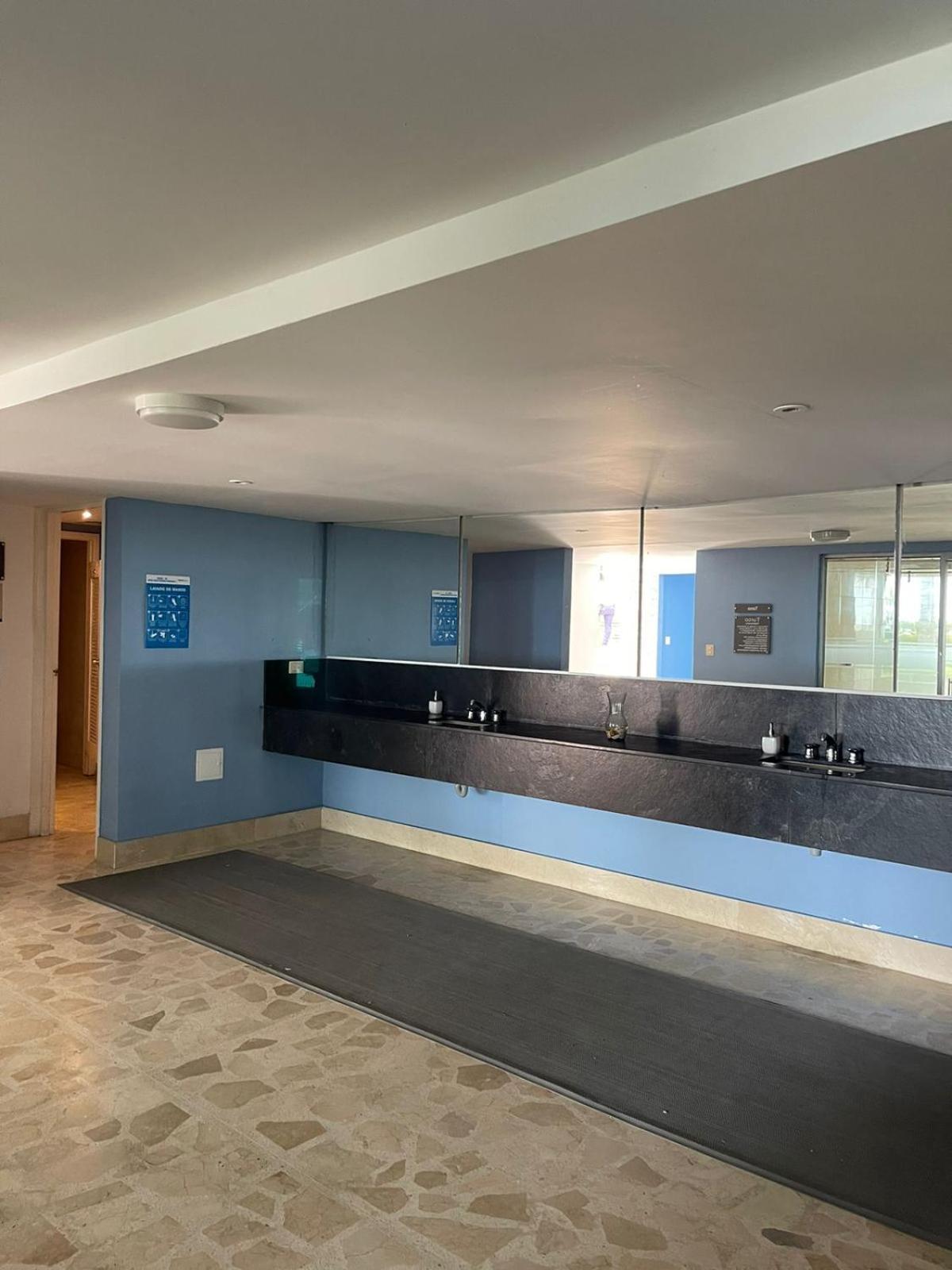 Apartamento Beachfront Bliss-2br Haven Steps From Sandy Shores *