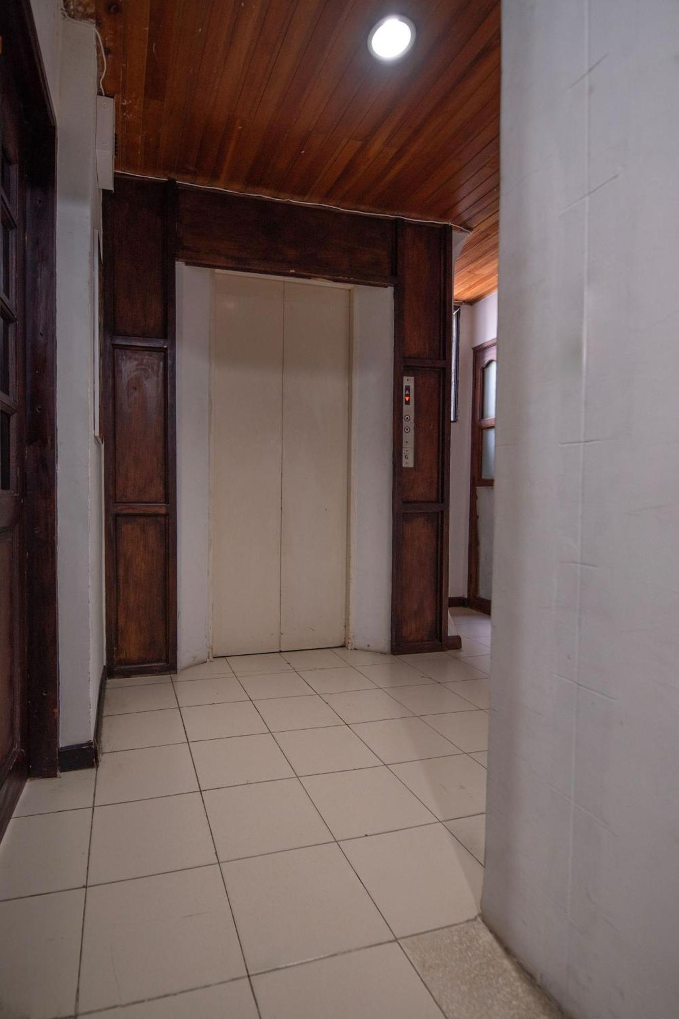 Bueno, Bonito Y Barato Apartment *