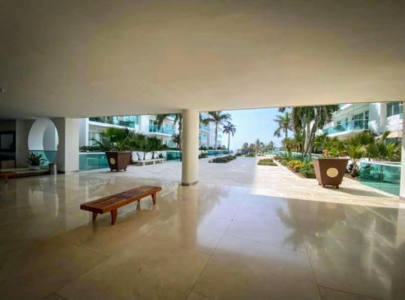 Exclusivo Edificio Con Piscina En Primera Linea De Playa * Cartagena